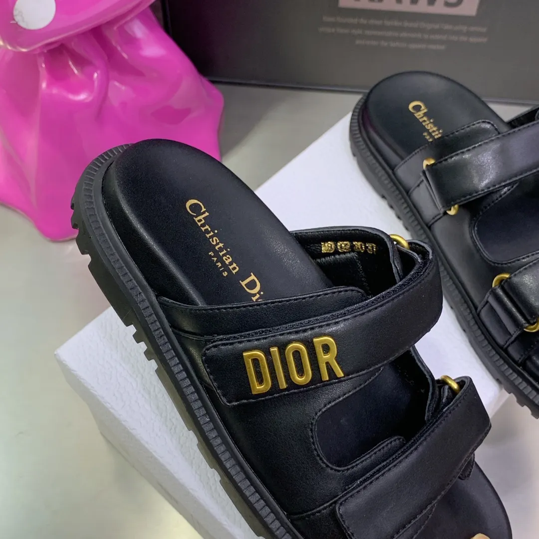 👟👟Ex-factory price 440👟👟 Women's shoes Women's clothing Women's shoes factory Dior Dior 2022 spring and summer new Act thick-soled casual women's shoes CD letter logo hardware buckle open-toe slippers Star's same style flat-bottomed round-toe retro beach shoes Top version on the market Material: imported calfskin upper/imported metal cowhide + cowhide feet + water-dyed sheepskin lining + original molded T👟👟Factory price U outsole Size: 34-41 (34.40.41 customization is not returnable)